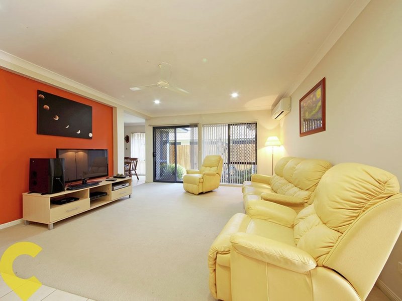 Photo - 17 Dotterel Crescent, North Lakes QLD 4509 - Image 6