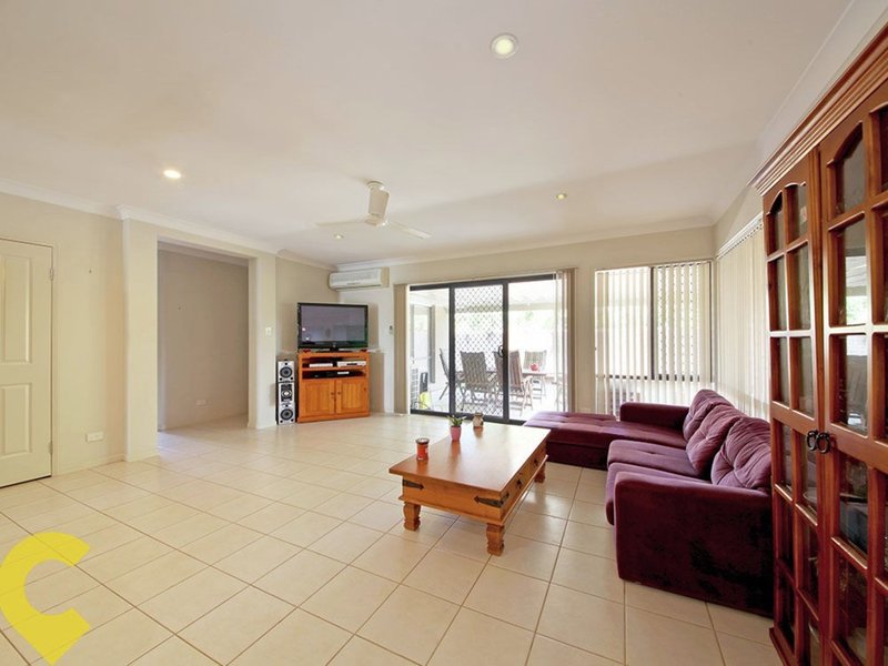 Photo - 17 Dotterel Crescent, North Lakes QLD 4509 - Image 10