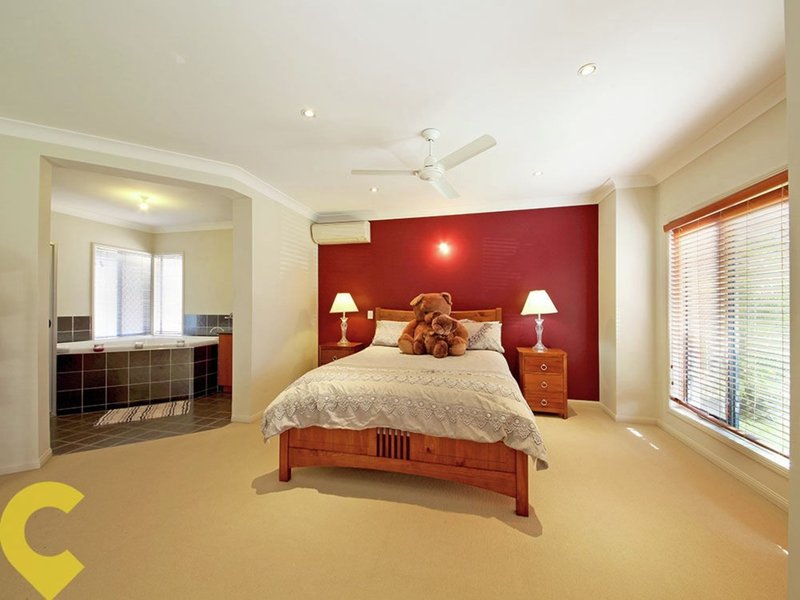 Photo - 17 Dotterel Crescent, North Lakes QLD 4509 - Image 13