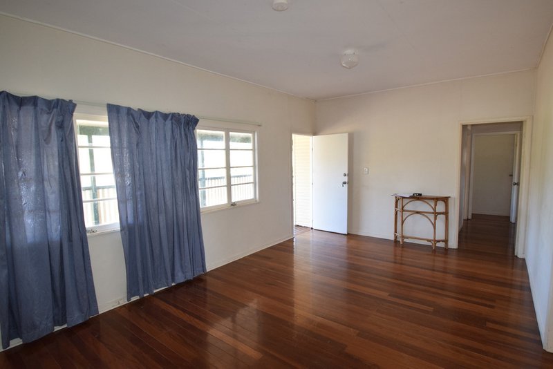 Photo - 17 Down Street, Esk QLD 4312 - Image 4