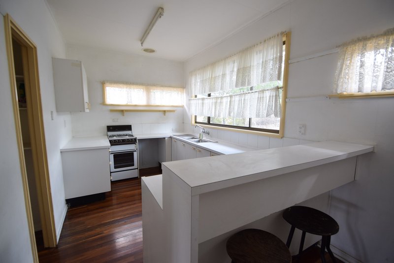 Photo - 17 Down Street, Esk QLD 4312 - Image 5