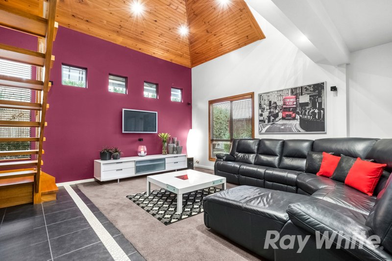 Photo - 17 Downard Crescent, Dandenong North VIC 3175 - Image 4