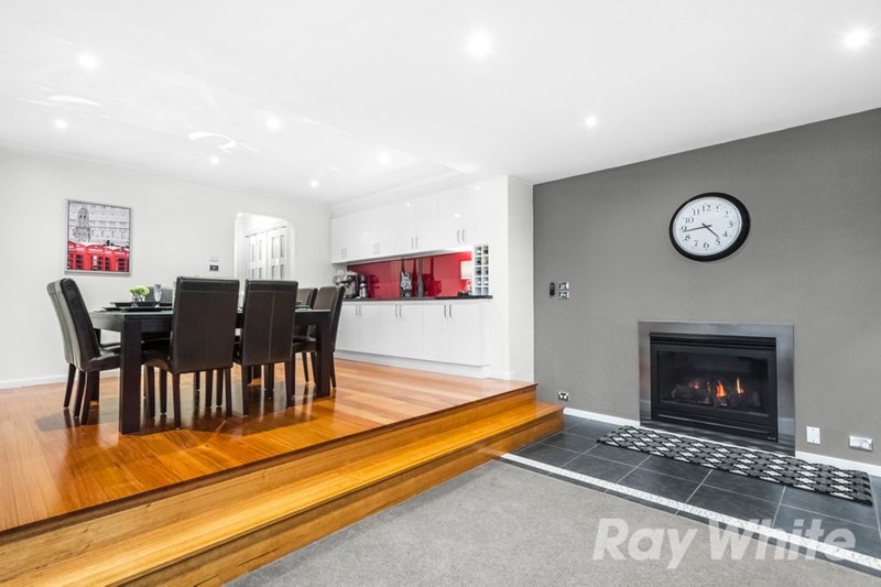 Photo - 17 Downard Crescent, Dandenong North VIC 3175 - Image 5