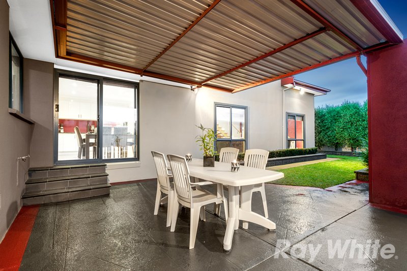 Photo - 17 Downard Crescent, Dandenong North VIC 3175 - Image 10