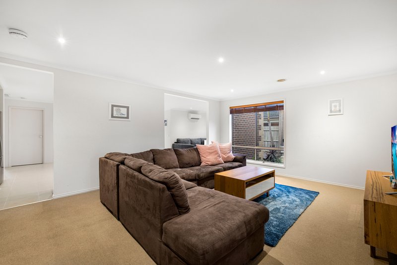 Photo - 17 Drysdale Street, Pakenham VIC 3810 - Image 3