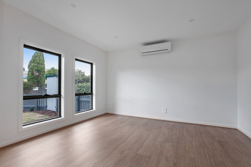 Photo - 1/7 Dundee Street, Reservoir VIC 3073 - Image 2