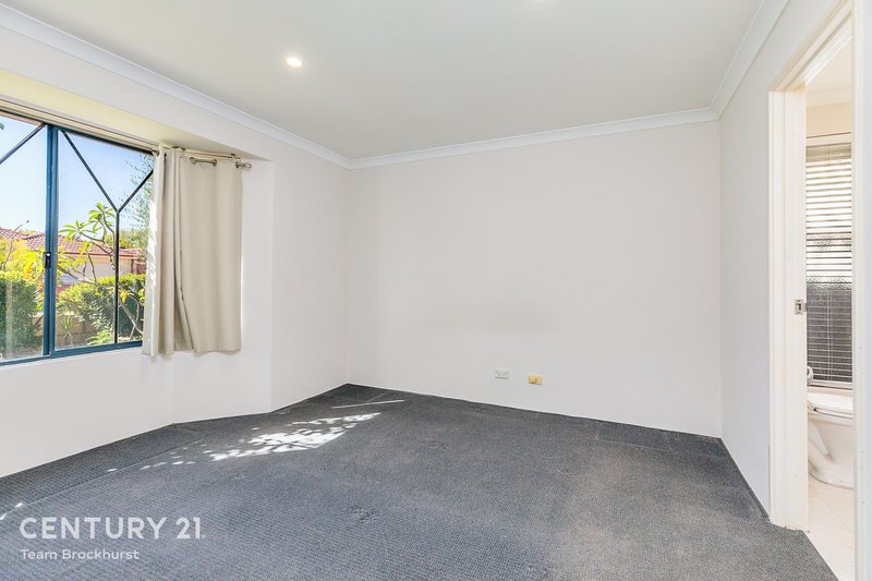 Photo - 17 Dunlowe Loop, Warnbro WA 6169 - Image 4