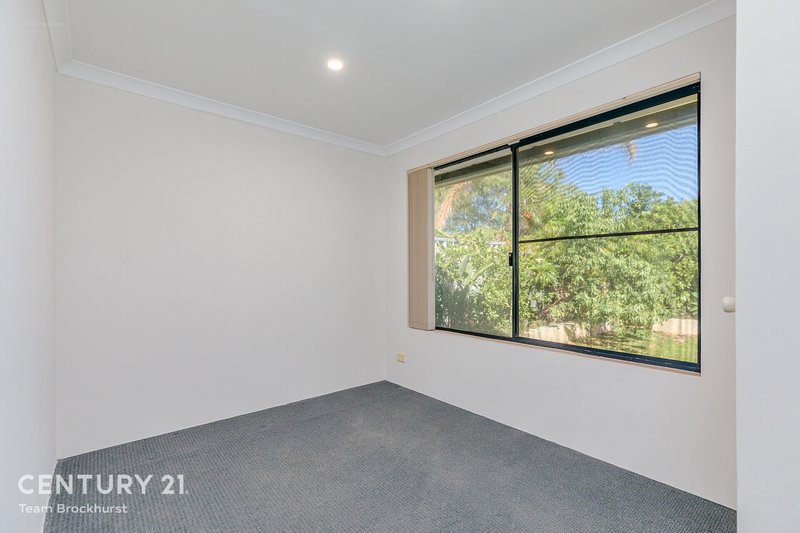 Photo - 17 Dunlowe Loop, Warnbro WA 6169 - Image 16