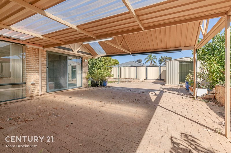 Photo - 17 Dunlowe Loop, Warnbro WA 6169 - Image 17