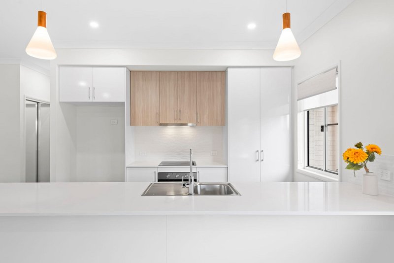 Photo - 17 Dunmall Crescent, Glenvale QLD 4350 - Image 2