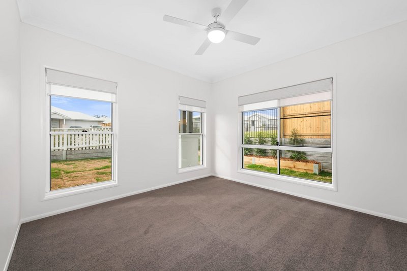 Photo - 17 Dunmall Crescent, Glenvale QLD 4350 - Image 4