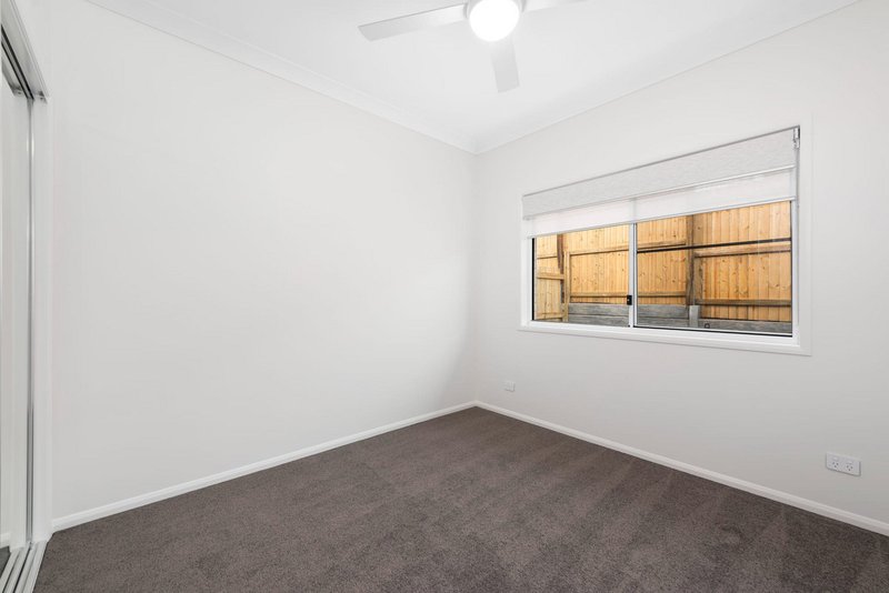 Photo - 17 Dunmall Crescent, Glenvale QLD 4350 - Image 12
