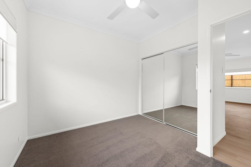 Photo - 17 Dunmall Crescent, Glenvale QLD 4350 - Image 14