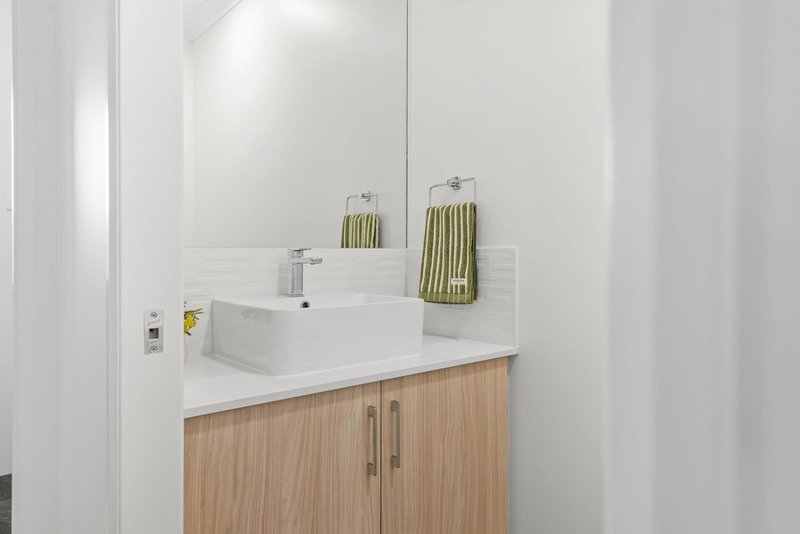 Photo - 17 Dunmall Crescent, Glenvale QLD 4350 - Image 16