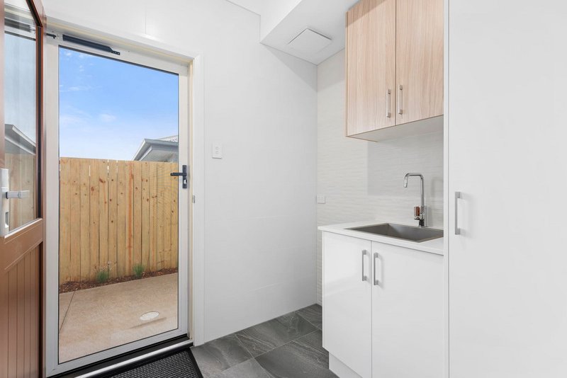 Photo - 17 Dunmall Crescent, Glenvale QLD 4350 - Image 17