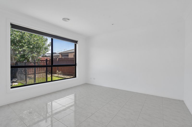 Photo - 17 Durville Street, Wyndham Vale VIC 3024 - Image 7