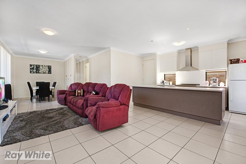 Photo - 17 Dusky Street, North Lakes QLD 4509 - Image 2