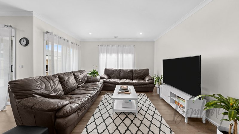 Photo - 17 Echidna Drive, Beveridge VIC 3753 - Image 3