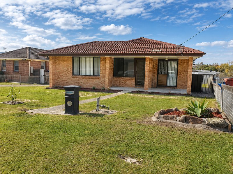 Photo - 17 Echuca Crescent, Koonawarra NSW 2530 - Image 1