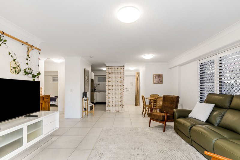 Photo - 1/7 Eden Avenue, Coolangatta QLD 4225 - Image 3