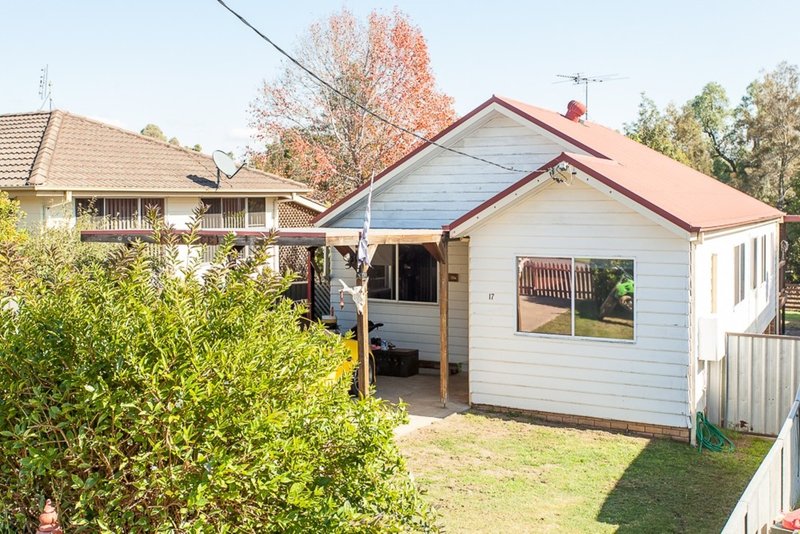 17 Elizabeth Street, Abermain NSW 2326