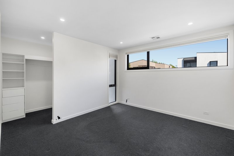 Photo - 17 Ellsworth Crescent, Camberwell VIC 3124 - Image 4