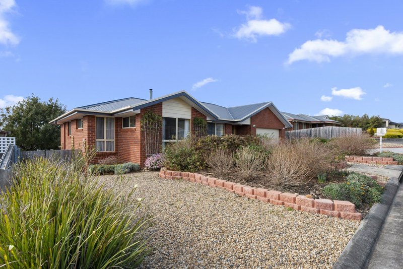 Photo - 17 Elmac Crescent, Austins Ferry TAS 7011 - Image 2