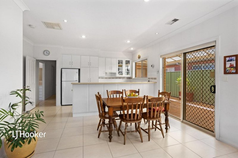 Photo - 17 Elmwood Court, Mawson Lakes SA 5095 - Image 6