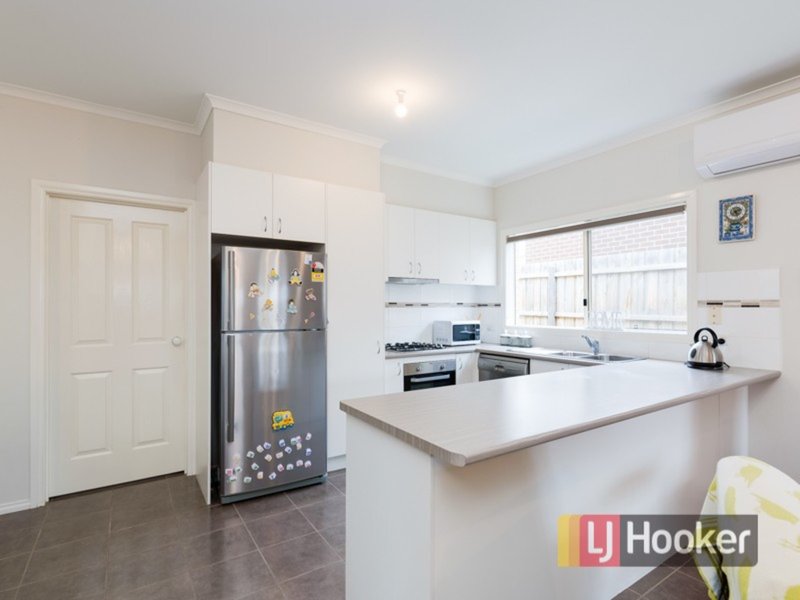 Photo - 1/7 Elrona Court, Pakenham VIC 3810 - Image 2