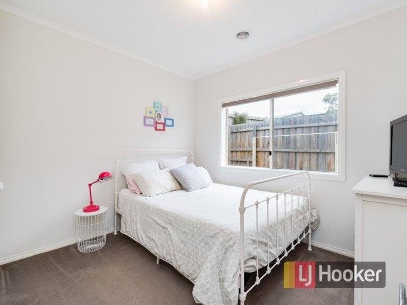 Photo - 1/7 Elrona Court, Pakenham VIC 3810 - Image 10