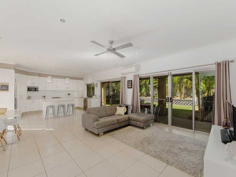 Photo - 17 Emerson Drive, Mudgeeraba QLD 4213 - Image 3