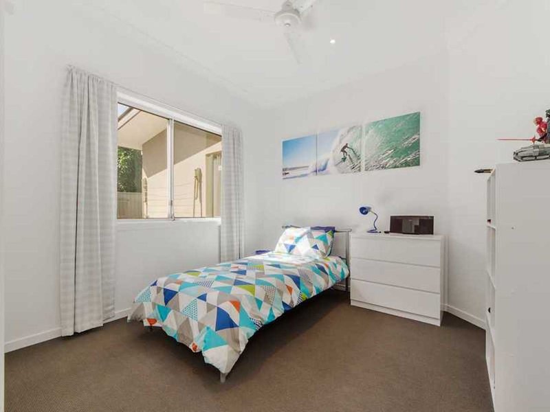 Photo - 17 Emerson Drive, Mudgeeraba QLD 4213 - Image 11