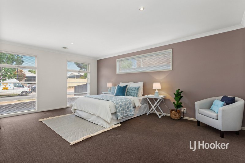 Photo - 17 Emily Crescent, Point Cook VIC 3030 - Image 15