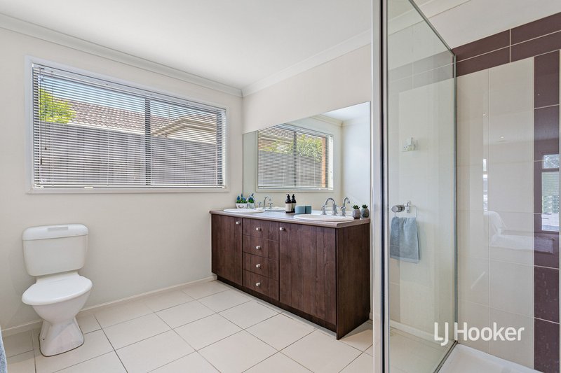 Photo - 17 Emily Crescent, Point Cook VIC 3030 - Image 17