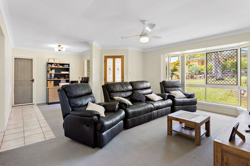 Photo - 17 Emuglen Place, Ferny Grove QLD 4055 - Image 7