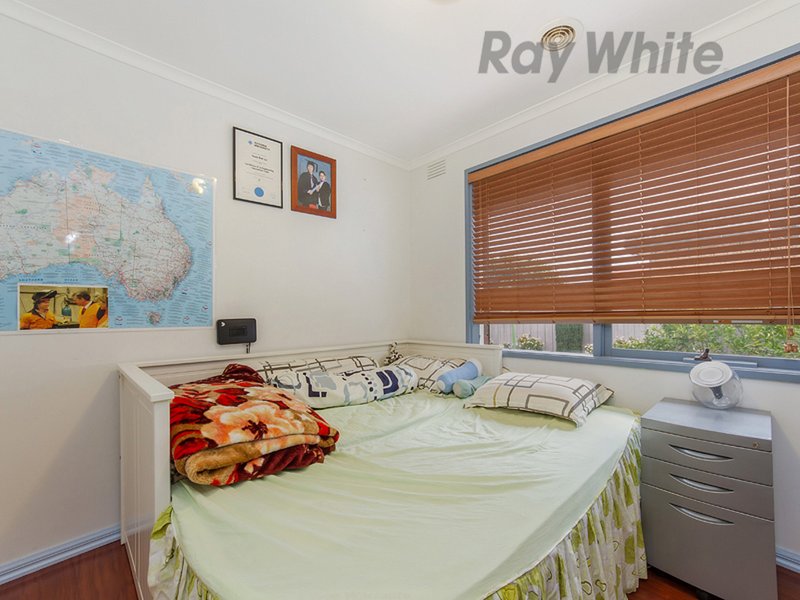 Photo - 17 Epalock Crescent, St Albans VIC 3021 - Image 9