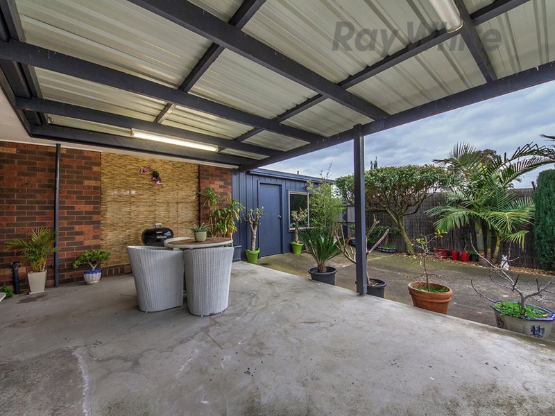 Photo - 17 Epalock Crescent, St Albans VIC 3021 - Image 10