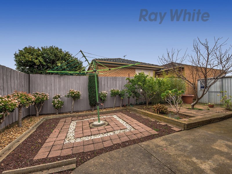 Photo - 17 Epalock Crescent, St Albans VIC 3021 - Image 11