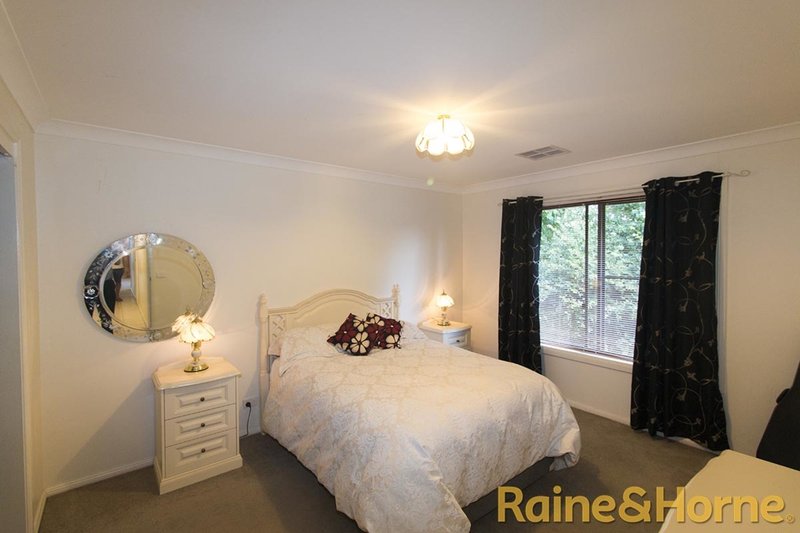 Photo - 17 Erica Close, Dubbo NSW 2830 - Image 6