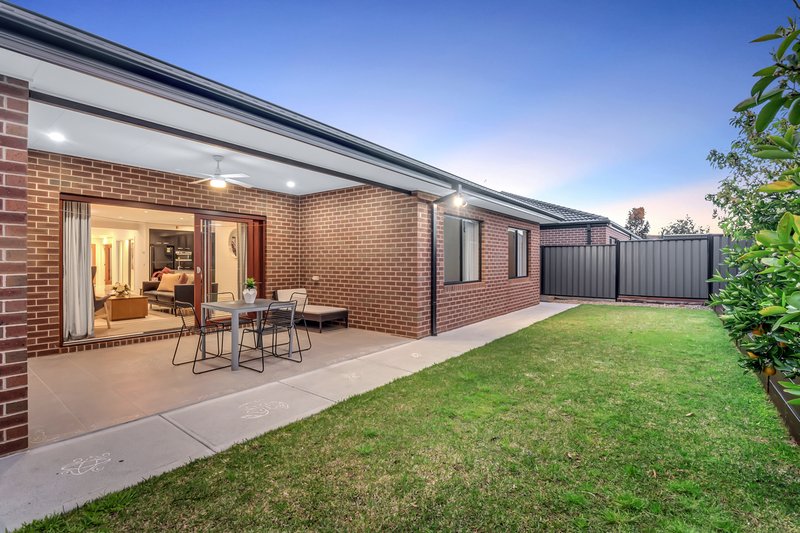 Photo - 17 Escapade Boulevard, Craigieburn VIC 3064 - Image 20