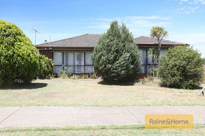 17 Exell Avenue, Melton South VIC 3338