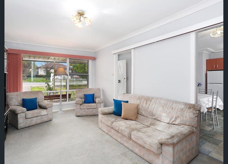 Photo - 17 Fairfield Road, Woodpark NSW 2164 - Image 2