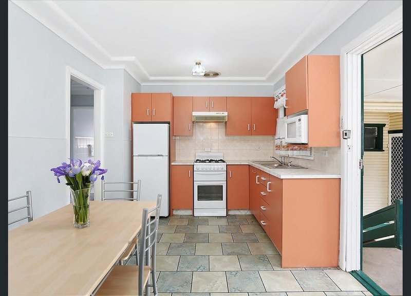 Photo - 17 Fairfield Road, Woodpark NSW 2164 - Image 3