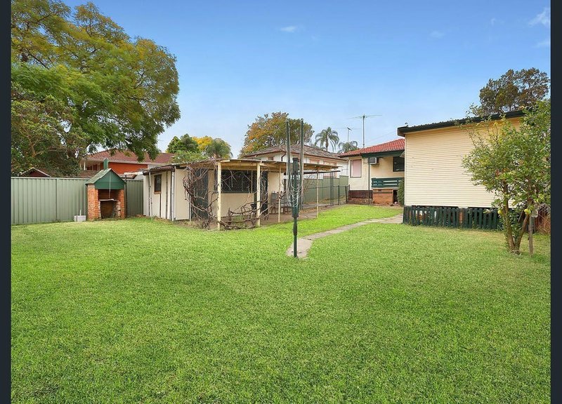 Photo - 17 Fairfield Road, Woodpark NSW 2164 - Image 5