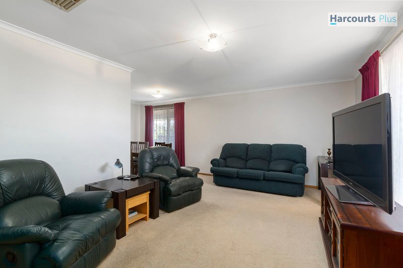 Photo - 17 Fairhill Street, Hallett Cove SA 5158 - Image 4