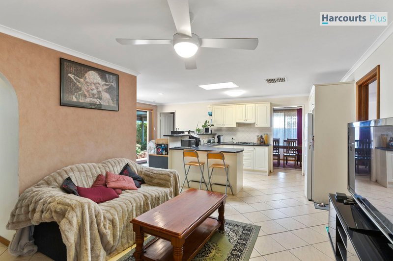 Photo - 17 Fairhill Street, Hallett Cove SA 5158 - Image 9