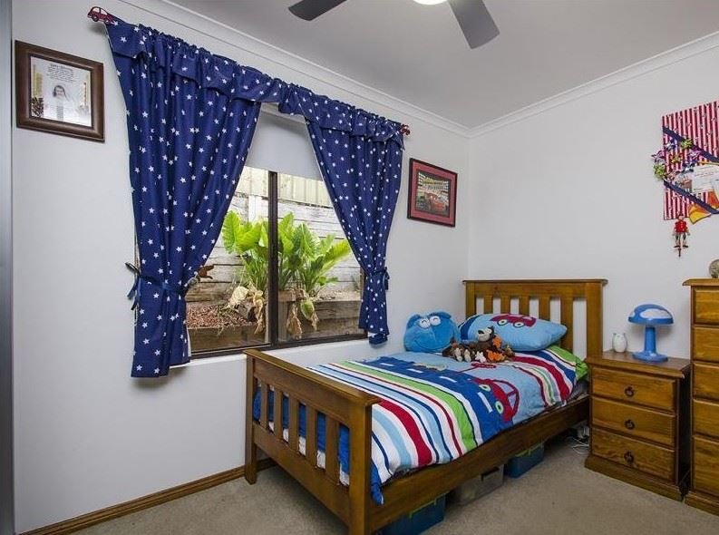 Photo - 17 Fairhill Street, Hallett Cove SA 5158 - Image 12