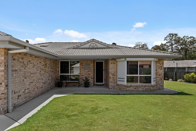 Photo - 17 Fairview Place, Bridgeman Downs QLD 4035 - Image 2