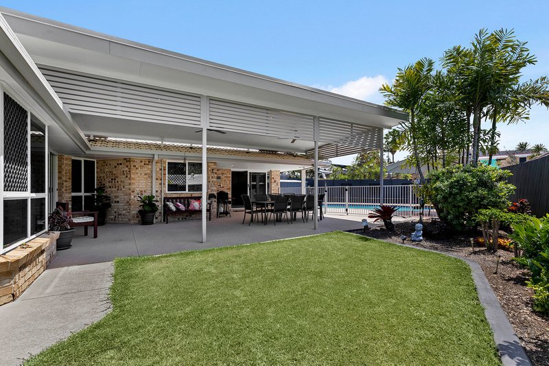 Photo - 17 Fairview Place, Bridgeman Downs QLD 4035 - Image 4