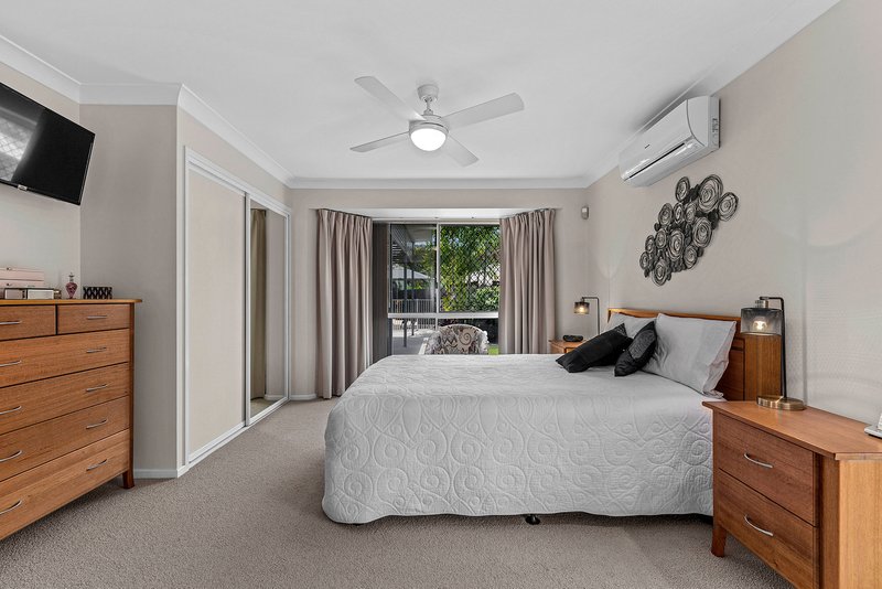 Photo - 17 Fairview Place, Bridgeman Downs QLD 4035 - Image 11